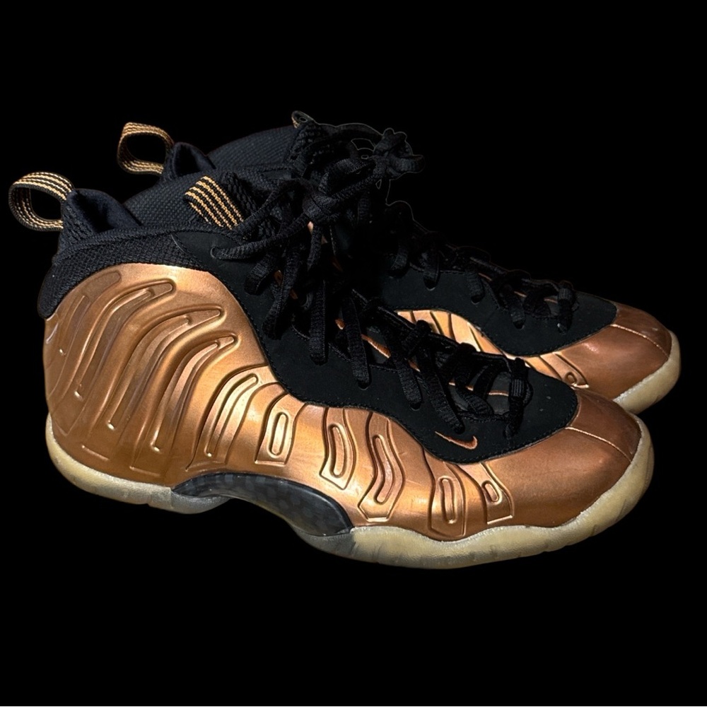 Clean pair of Copper Foamposites.
No major flaws, just normal wear on the soles.